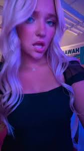 amelia carroll (@ameliagcarroll)