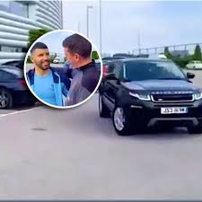 The sophisticated new range rover evoque bronze collection special edition features bespoke design elements inside and out, plus enhanced technology with the latest pivi infotainment, while the. Fussball Mancity Mitarbeiter Verhokert Sergio Agueros Range Rover Blick