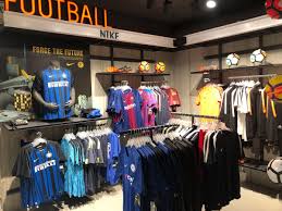 Nike Yu Retail Di Francesco Zabini Visual Merchandising Vetrine Formazione Store Design Consulenza Visual Merchandising Nike Vetrine