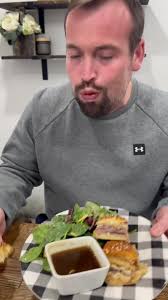 French Dip Sliders🔥, Recipe, 1 pack of Kings Hawaiian Original Sweet  Rolls, 1/2 lb of roast beef, Provolone cheese, 1/2 stick of butter, 1 TBSP  Au Jus Gravy Packet + the rest of the packet for the Au ...