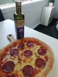 Pepperoni Red Onion Kataia Fire Sauce Olive Oil Pizza Pizzas Food Foods Food Pepperoni Do You Like Pizza