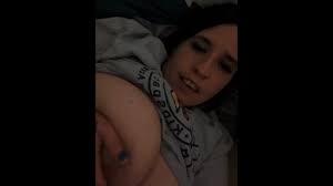 宝贝，这里只有你和我。和你在一起，我可能很脆弱。