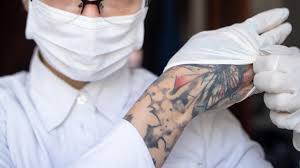 Ellie's tattooing style is eclectic & also known as 'neo traditional meets art nouveau'. Tattoo Studios In Corona Zeiten Wie Hoch Ist Das Infektionsrisiko