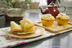 Topim zaharul in lapte si omogenizam cu oul si untul topit. 59 Chocolate Briose Muffins Recipes Ideas Favorite Recipes Recipes Chocolate