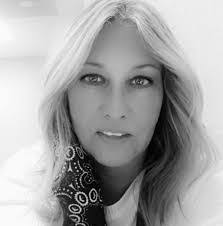 Stephanie Saine's Instagram, Twitter & Facebook