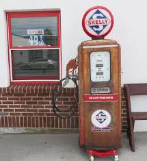Historic Mac's Skelly Gas Station Honored in Moline
