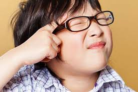 Tỉ lệ trẻ em bị rối loạn điều tiết mắt tăng cao do dùng smartphone, thiết  bị điện tử - Gavi Việt Nam