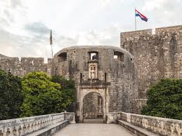 Puerta de Pile / Pile Gate