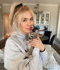 Cassie randolph and colton underwood look happy during 'after the final rose' on march 12, 2019. Cassie Randolph On Instagram Yesterday The Kittens Went On A Little Road Trip Up To Nor Cal With Us And Th Hair Beauty Hair Inspiration Hairstyles With Bangs