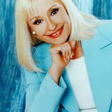 La noticia con un nudo atravesado llega a clarín en la voz del cantante italiano franco simone: Raffaella Carra A Los 77 La Que Huyo De La Cocaina De Hollywood Y Se Volvio Icono Del Orgullo Gay