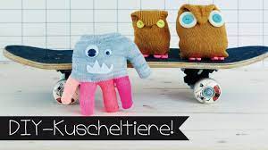 Lustige kleine schneemänner und schneefrauen aus alten klopapierrollen basteln. Diy Basteln Mit Kindern I Sockentier Handschuhmonster Selber Machen Youtube