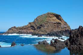 This space, with a surface area of 3800 m², has also a children's swimming pool, a children's play area and disabled access. Farol Do Porto Moniz Wikipedia