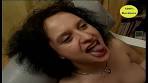 Behaarte deutsche Amateurfotze fickt sich selbst HD ...