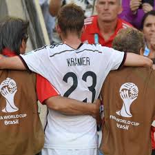 Jede münze hat ein echtheitszertifikat.münzen folgender spieler,benedikt höwedes,christoph kramer,toni kroos,per mertesacker,jerome boateng,miroslav klose,andre schürrle,thomas müller,manuel neuer,mesut özil,bastian schweinsteiger,mats hummels,mario götze,philipp lahm,joachim löw. Christoph Kramer Der Weltmeister Der Das Finale Vergass Fussball