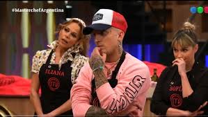 Ayer en el programa masterchef, los participantes se sometieron al desafío de la caja misteriosa en esta prueba el mejor plato fue el preparado por maría liz, mientras que el de joseph fue el peor la empanadas más ricas fueron hechas por alan quien subió al balcón junto con adriana, joseph y luís. Quien Fue El Segundo Eliminado En Masterchef Celebrity Diarioshow El Portal De Espectaculo