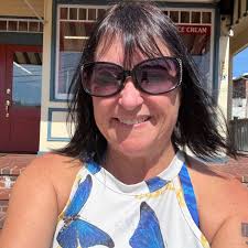 Which 1978 song is better, Shadow Dancing or We Are the Champions?