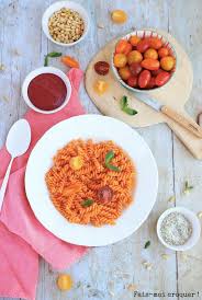 Fusilli De Lentilles Corail A La Sauce Cremeuse A La Betterave Plat Vegan Et Sans Gluten