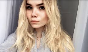 Teenage Girl Dies After Dropping Her Charging iPhone into the Bathtub