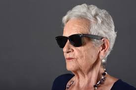 Here are 30 great hairstyles for 50 year old women with glasses! Premium Photo Portrait Of A Senior Woman With Glasses