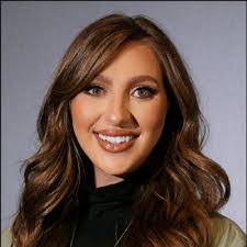 Maxine Quinn's Instagram, Twitter & Facebook