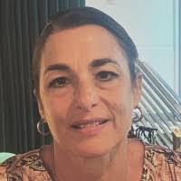 Robyn Bowen's Instagram, Twitter & Facebook