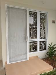 Apabila terjadinya kenaikan harga teralis pintu rumah single maupun double akan segera diperbaharui informasinya pada situs bengkel las arthome.co.id. 7 Model Teralis Pintu Yang Beda Dan Enggak Ngebosenin