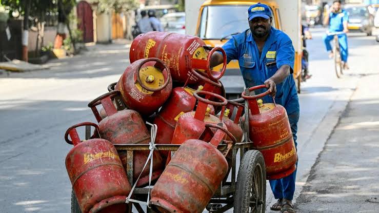 5 kg LPG demand jumps in India, PNG connections rise to 4.4 lakh