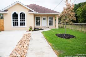Spacious Pool House 2bdr 2 5b 1 5mile To Riverwalk Houses For Rent In San Antonio Texas United States Pool House Renting A House Pool