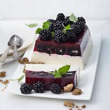 Die eier in eine schüssel aufschlagen und mit einem handschneebesen glatt rühren. Brombeeren Rezepte Und Warenkunde Essen Und Trinken