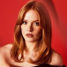 Daphne Greylock (@AnAmbitiousGrl)