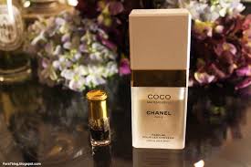 قدمنا لكم مراجعة شاملة لعطر من أفضل 5 عطور لكوكو شانيل النسائية المثيرة وهو عطر شانيل مادموزيل ووضحنا مكوناتة ومميزات العطر وسعرة فى العديد من الدول وقدمنا بعض تقيمات مستخدمي العطر لننقل لكم الصورة كاملة. Ø¹Ø·Ø± Ø§Ù„Ø´Ø¹Ø± ÙƒÙˆÙƒÙˆ Ù…Ø§Ø¯Ù…ÙˆØ²ÙŠÙ„ Ù…Ù† Ø´Ø§Ù†ÙŠÙ„ Coco Mademoiselle Hair Mist Fara7blog