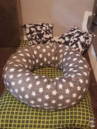 So Nahst Du Einen Kuscheldonut Fur Dein Haustier Haustier Hunde Kissen Hunde Und Kinder