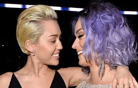 Como hacer un fade | how to fade | haircut tutorial. Miley Cyrus Pansexuality Takes On New Meaning With The Katy Perry I Kissed A Girl Revelation Culled Culture
