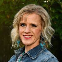 Lisa Orme's Instagram, Twitter & Facebook