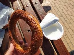 hasan74 on X: "Biz Ankaralılar simit ayranla mutlu olan insanlarız.. Bizi  mutlu etmek o kadar zor değil.#simit #ayran #Ankara  https://t.co/htCYVT2aWC" / X