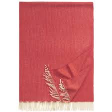 Die materialien sind zusammen bis 30°c in der maschine waschbar, am besten mit feinwaschmittel und bei reduzierter schleuderzahl. Eagle Products Wolldecke Boston In Rot Hier Kaufen I Fiolini De
