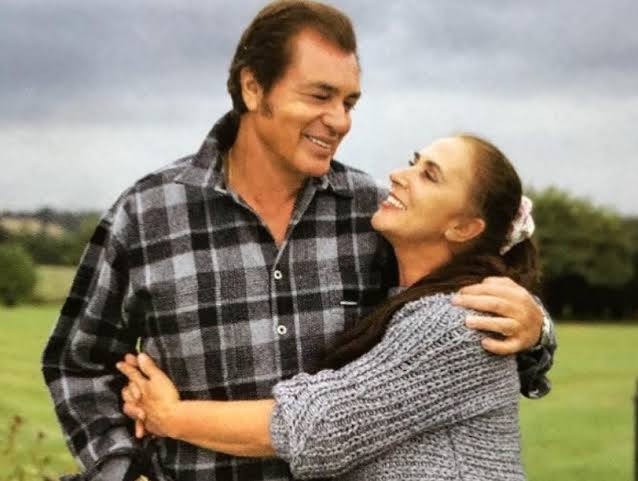 Singer Engelbert Humperdinck, 89, on touring after wife's death: 'She's watching over me' | The Star