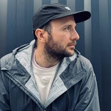 Robert James's Instagram, Twitter & Facebook