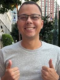 Residindo nos Estados Unidos, Danilo de Brito Oliveira, ex-aluno de  Engenharia de Computação da Unisanta, é engenheiro de software sênior da  icônica Microsoft