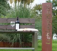 Gartenanlage garten terrasse innenhof trennwand garten sichtschutz garten landschaftsarchitektur garten gestalten gartenbau gartenkunst. Gartenstele Mit Beschriftung Steck Schild Fur Garten Metall Im Corten Look