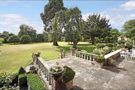 The Mill House Visitez Le Manoir Anglais D Amal Et George Clooney Manoir Anglais Le Manoir Maisons De Campagne Anglaise