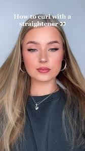 Annalisa Clark's Instagram, Twitter & Facebook