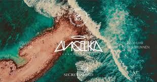 Perhaps a place with long windy beaches lined with palm trees, stretching as far as the eyes can see. Secret Island Angelika Unsere Beweggrunde