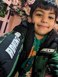 Un niño de cinco años amante de los superhéroes muere al caerse del  radiador mientras jugaba como Spider-Man