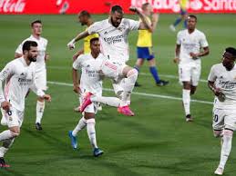 Umur 33 tahun) adalah seorang pemain sepak bola profesional prancis keturunan aljazair yang saat ini bermain untuk tim la liga spanyol, real madrid.dia bermain sebagai penyerang yang dapat difungsikan juga sebagai pemain sayap dan terkenal. Real Madrid Karim Benzema Double Sends Real Madrid Top Of La Liga Football News Times Of India