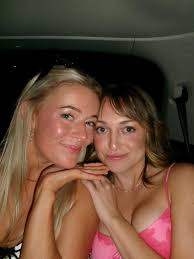 this is the summer we turn into best friends that actually have cute  pictures together. #hotgirlsummer