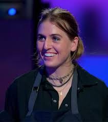 Samantha Cade's Instagram, Twitter & Facebook