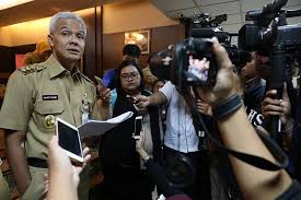 Harianaceh.co.id — gubernur jawa tengah ganjar pranowo akan menangani langsung bencana longsor yang mengubur permukiman warga di dusun jemblung, desa sampang, kecamatan karangkobar, kabupaten banjarnegara. Ganjar Pranowo Anak Anak Yang Libur Jangan Diajak Piknik Okezone News