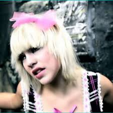 Eline De Munck (@OfficialEline)