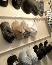 closet 小さなウォークインクローゼット 帽子の数が増えてきたので 壁面収納を1段追加 過去pic参照 ㅤㅤㅤㅤㅤㅤㅤㅤㅤㅤㅤㅤㅤ pic2枚目 突っ張り棒とクリップさえあれば完成 all100均アイテム ㅤㅤㅤㅤㅤㅤㅤㅤㅤㅤㅤㅤㅤ 賃貸でも 収納 たたみ方